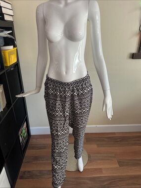 Black & White Aztec Print Women's Jogger Pants